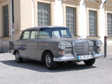 OLDTIMER Mercees-Benz 230 Fintail OLDTIMER Mercees-Benz 230 Fintail
